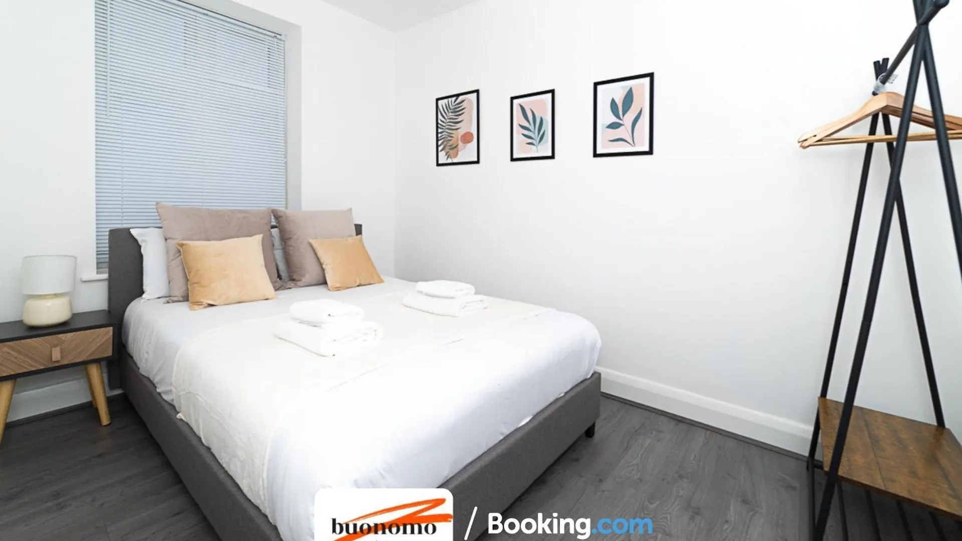 Three Bedroom Apartment At Buonomo Stays Short Lets & Serviced Accommodation With Netflix & Games London