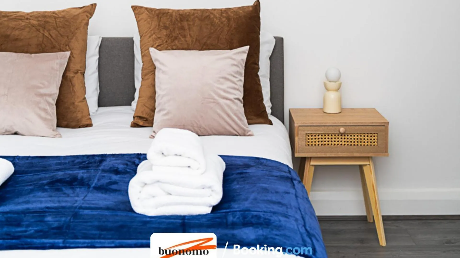 Three Bedroom Apartment At Buonomo Stays Short Lets & Serviced Accommodation With Netflix & Games London