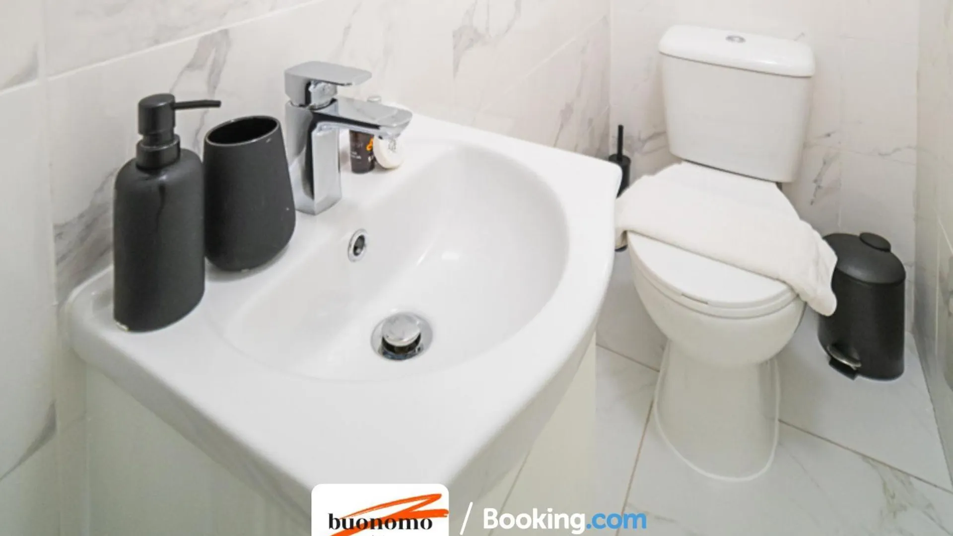 Three Bedroom Apartment At Buonomo Stays Short Lets & Serviced Accommodation With Netflix & Games London