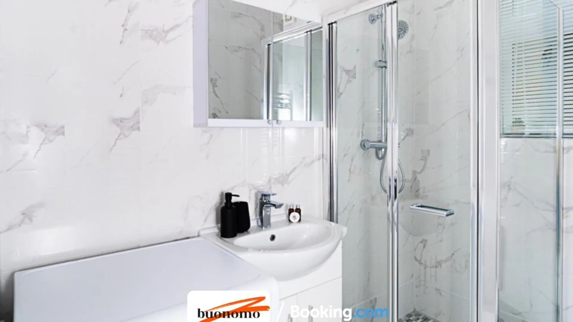 Three Bedroom Apartment At Buonomo Stays Short Lets & Serviced Accommodation With Netflix & Games Londra