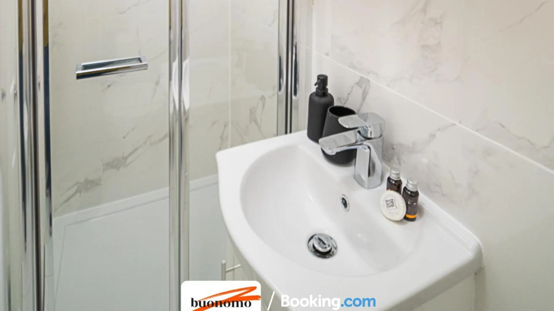 Three Bedroom Apartment At Buonomo Stays Short Lets & Serviced Accommodation With Netflix & Games Londra