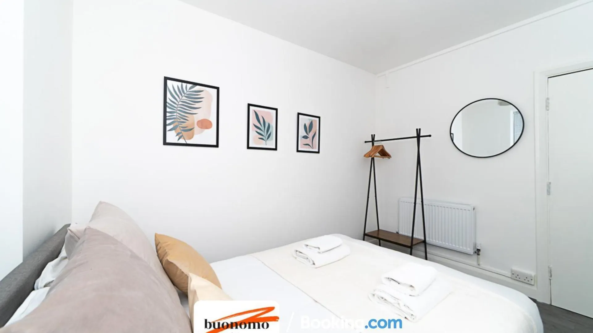 Three Bedroom Apartment At Buonomo Stays Short Lets & Serviced Accommodation With Netflix & Games London